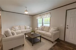 1352 Hilltop Dr, Robinson Twp, PA 15019 - Photo 3