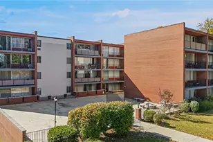 446 Hoodridge Dr, Pittsburgh, PA 15234 - Photo 1