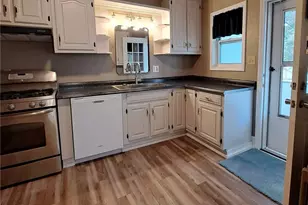 439 Longfellow St, Vandergrift, PA 15690 - Photo 9