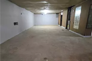 223 Emerson Ave, Farrell, PA 16121 - Photo 23