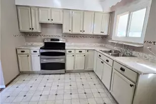 223 Emerson Ave, Farrell, PA 16121 - Photo 13