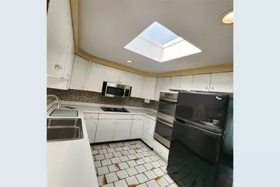 2417 Marbury Rd, Pittsburgh, PA 15221 - Photo 9