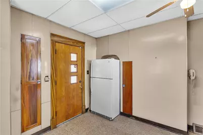 411 Franklin Ave, Ellwood City, PA 16117 - Photo 15