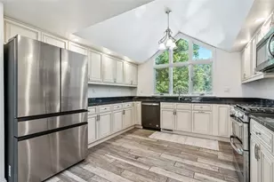 100 St Tropez Cir, Patterson Heights, PA 15010 - Photo 5