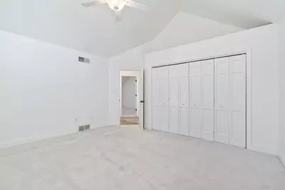 100 Saint Tropez Cir, Patterson Heights, PA 15010 - Photo 15