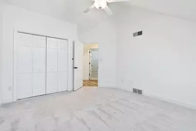 100 Saint Tropez Cir, Patterson Heights, PA 15010 - Photo 13