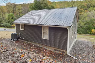 305 Queenstown Rd, Perry Township, PA 16041 - Photo 37