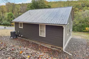 305 Queenstown Rd, Perry Township, PA 16041 - Photo 37