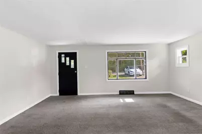 2206 Carolyn St, Hermitage, PA 16148 - Photo 9