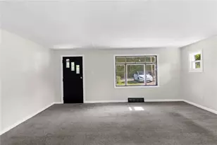 2206 Carolyn St, Hermitage, PA 16148 - Photo 9