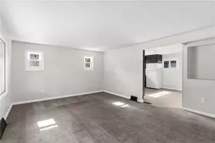 2206 Carolyn St, Hermitage, PA 16148 - Photo 11