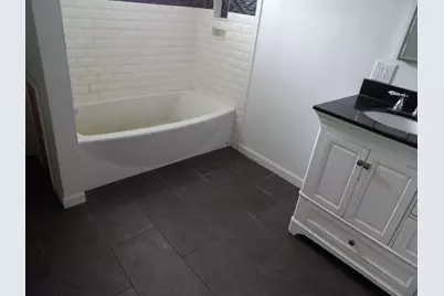 230 N Vine St, New Castle, PA 16101 - Photo 3