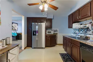 263 Robinhood Rd, Green Tree, PA 15220 - Photo 23