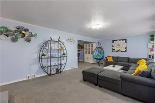 263 Robinhood Rd, Green Tree, PA 15220 - Photo 13