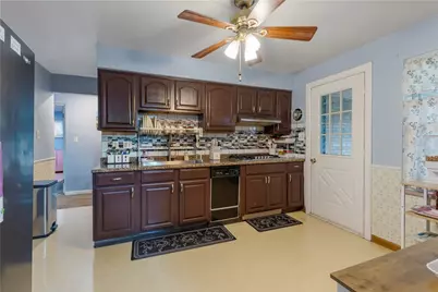 263 Robinhood Rd, Green Tree, PA 15220 - Photo 15