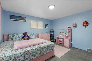 263 Robinhood Rd, Green Tree, PA 15220 - Photo 17