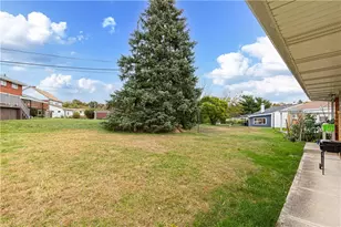 263 Robinhood Rd, Green Tree, PA 15220 - Photo 5