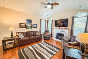 2113 Winchester Ct, Connoquenessing Township, PA 16053 - Photo 3