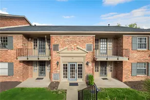 1010 Chatham Park Dr, Scott Township, PA 15216 - Photo 1