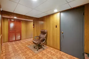 100 Longvue Dr, Ross Twp, PA 15237 - Photo 17