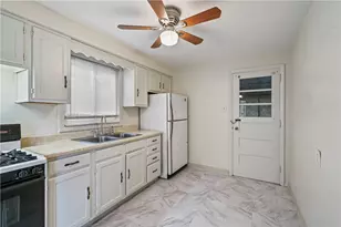 3560 Wallace Dr, Pittsburgh, PA 15227 - Photo 9