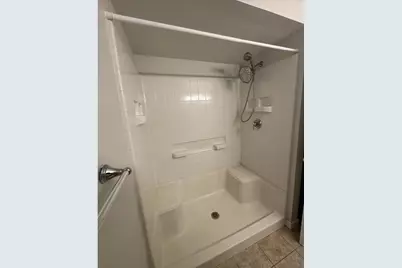 1000 Chatham Park Dr #J, Scott Township, PA 15216 - Photo 11