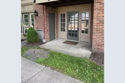 1000 Chatham Park Dr #J, Scott Township, PA 15216 - Photo 3