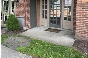 1000 Chatham Park Dr, Scott Township, PA 15216 - Photo 3