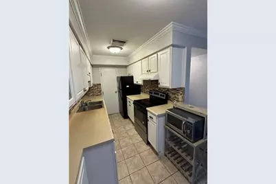 1000 Chatham Park Dr #J, Scott Township, PA 15216 - Photo 9