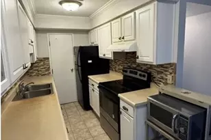 1000 Chatham Park Dr, Scott Township, PA 15216 - Photo 9