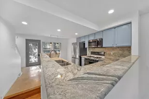 1606 Merriman Ct, Pittsburgh, PA 15203 - Photo 9