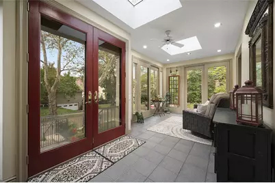 4 Colonial Pl, Pittsburgh, PA 15232 - Photo 9