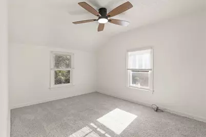 2165 Lindsay Rd, Pittsburgh, PA 15221 - Photo 17