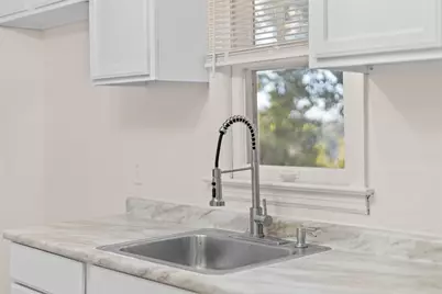 2165 Lindsay Rd, Pittsburgh, PA 15221 - Photo 15