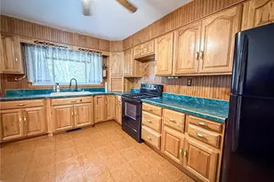 414 Holyoke Rd, Center Township, PA 16001 - Photo 17