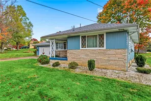 409 Patt Dr, Farrell, PA 16121 - Photo 3