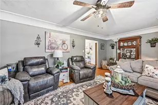 409 Patt Dr, Farrell, PA 16121 - Photo 11