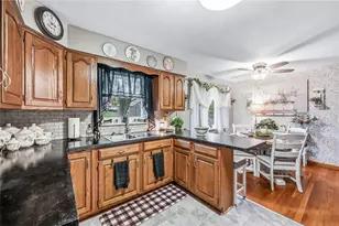 409 Patt Dr, Farrell, PA 16121 - Photo 17