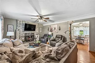 409 Patt Dr, Farrell, PA 16121 - Photo 13