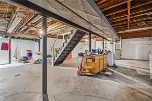 409 Patt Dr, Farrell, PA 16121 - Photo 35