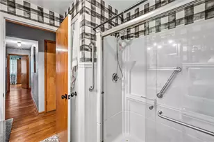 409 Patt Dr, Farrell, PA 16121 - Photo 29