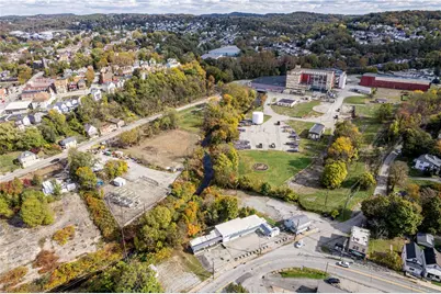 305 Division St, Jeannette, PA 15644 - Photo 13