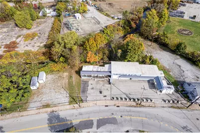 305 Division St, Jeannette, PA 15644 - Photo 9