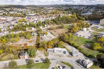 305 Division St, Jeannette, PA 15644 - Photo 11