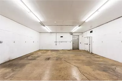 305 Division St, Jeannette, PA 15644 - Photo 33