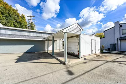 305 Division St, Jeannette, PA 15644 - Photo 5