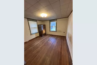 1023 Beckford St, New Castle, PA 16101 - Photo 9