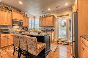 314 N Tuscan Way, Hempfield Township, PA 15601 - Photo 5