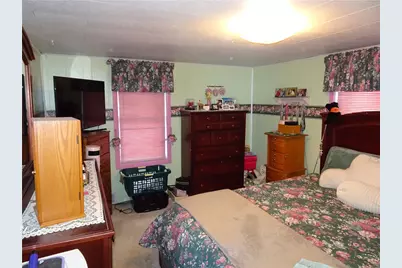 228 S 3rd St, Youngwood, PA 15697 - Photo 15