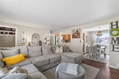 1075 Fiddleback Dr, Kennedy Township, PA 15136 - Photo 9